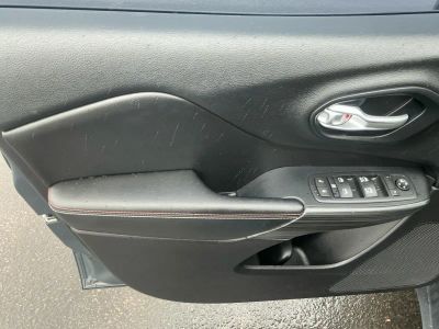 2016 Jeep Cherokee — photo 15 view