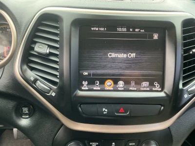 2016 Jeep Cherokee — photo 11 view