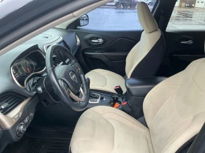 2016 Jeep Cherokee — photo 9 view