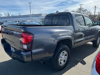 2022 Toyota Tacoma - Photo 2