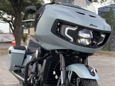 2025 Indian Motorcycle Challenger Dark Horse 112 Frost Silver Smoke - Photo 8