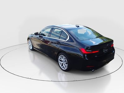 2025 BMW 3 Series - Photo 5