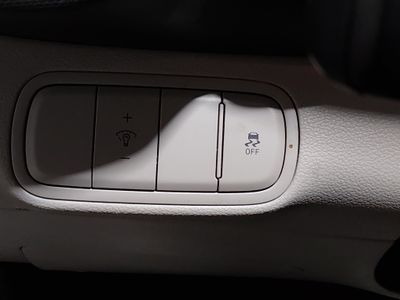 2025 Hyundai Venue — photo 13 view