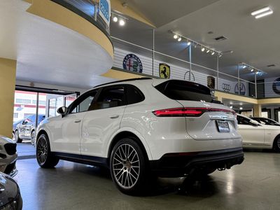 2022 Porsche Cayenne - Photo 2