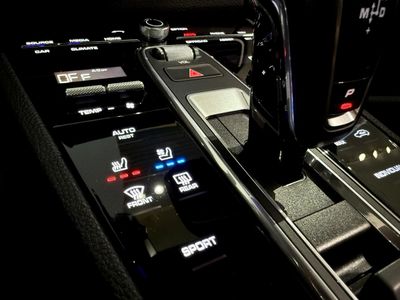 2022 Porsche Cayenne - Photo 24