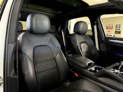 2022 Porsche Cayenne - Photo 16