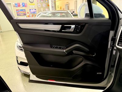 2022 Porsche Cayenne - Photo 29