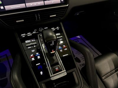 2022 Porsche Cayenne - Photo 25
