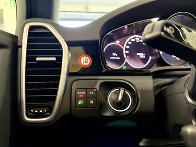 2022 Porsche Cayenne - Photo 28