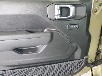2026 Jeep Wrangler — photo 13 view