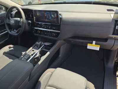 2026 Nissan Pathfinder — photo 12 view