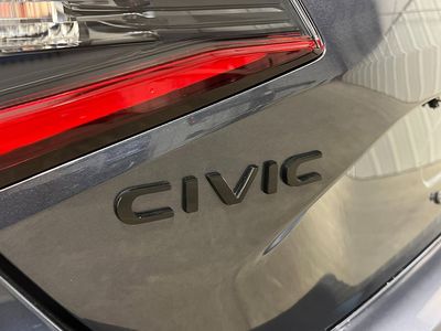 2026 Honda Civic Hatchback Hybrid - Photo 9