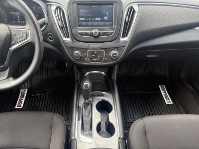 2017 Chevrolet Malibu - Photo 13