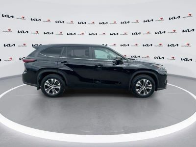 2024 Toyota Highlander — photo 9 view