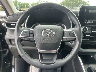 2024 Toyota Highlander — photo 11 view