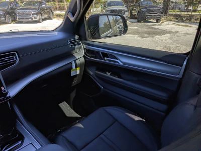 2026 Jeep Grand Wagoneer — photo 19 view