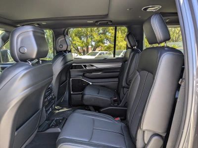 2026 Jeep Grand Wagoneer — photo 14 view