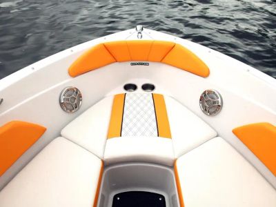 2015 Glastron GTS 207 — engine compartment view