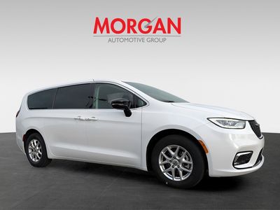 2024 Chrysler Pacifica - Photo 2