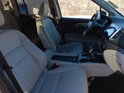 2019 Honda Ridgeline RTL-T YK3F6KKNW — front three-quarter view