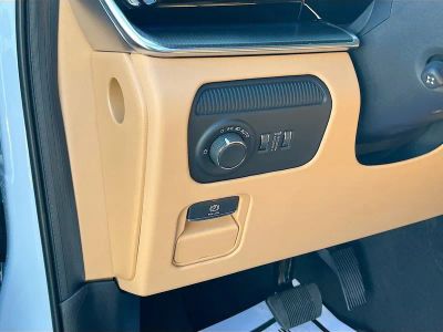 2026 Jeep Grand Wagoneer — photo 10 view