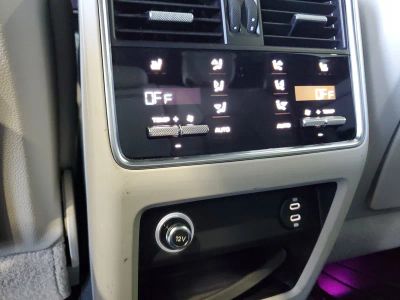 2022 Porsche Cayenne — photo 12 view