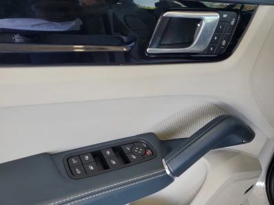 2022 Porsche Cayenne — photo 15 view