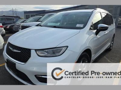 2023 Chrysler Pacifica Limited in Bright White Clearcoat — front three-quarter view