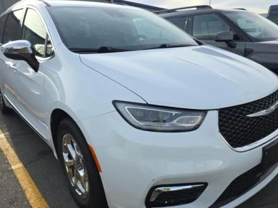 2023 Chrysler Pacifica — side profile view