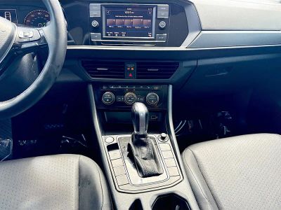 2019 Volkswagen Jetta — photo 17 view