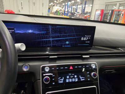 2025 Genesis GV80 — photo 21 view