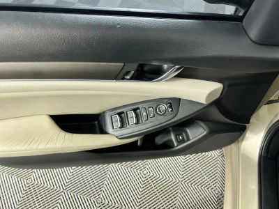 2018 Honda Accord Sedan — photo 14 view