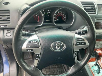 2012 Toyota Highlander — photo 13 view