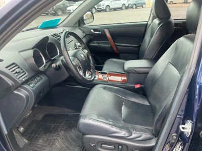 2012 Toyota Highlander — photo 9 view
