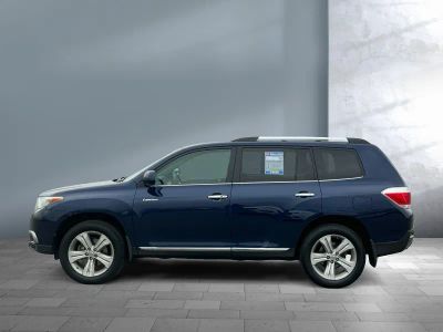 2012 Toyota Highlander — rear three-quarter view