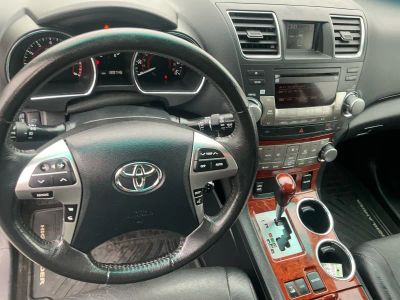 2012 Toyota Highlander — photo 14 view