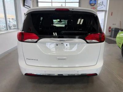 2017 Chrysler Pacifica — detail view