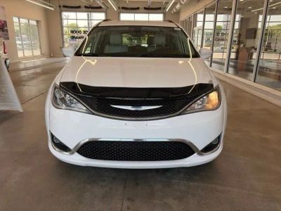 2017 Chrysler Pacifica — side profile view