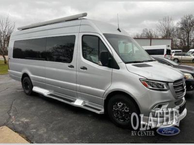 2025 Prime-Time SV Avenger RV — front three-quarter view