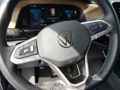 2025 Volkswagen Atlas — photo 12 view