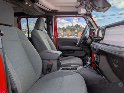 2025 Jeep Wrangler - Photo 24
