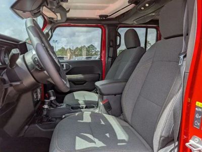 2025 Jeep Wrangler - Photo 12