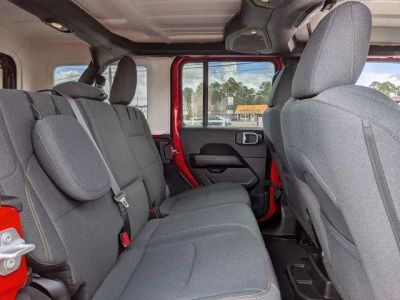 2025 Jeep Wrangler - Photo 23