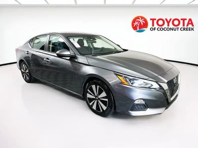 2021 Nissan Altima 2.5 SV in Gun Metallic — front three-quarter view