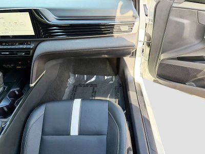 2025 Toyota Camry — photo 16 view