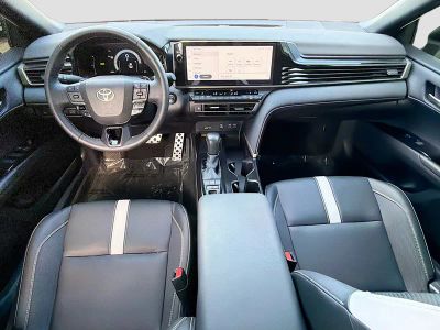 2025 Toyota Camry — photo 14 view