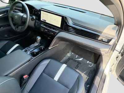 2025 Toyota Camry — photo 12 view