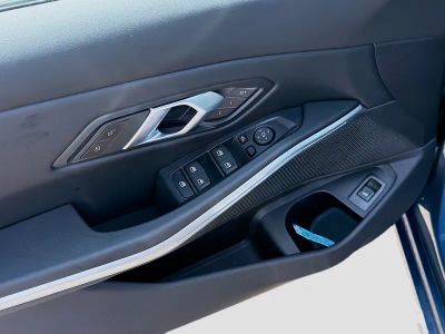 2025 BMW 3 Series — photo 23 view