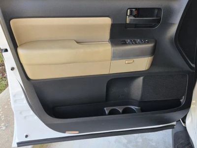 2012 Toyota Sequoia - Photo 37