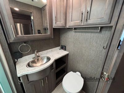 2021 Thor Motor Coach Challenger - Photo 12